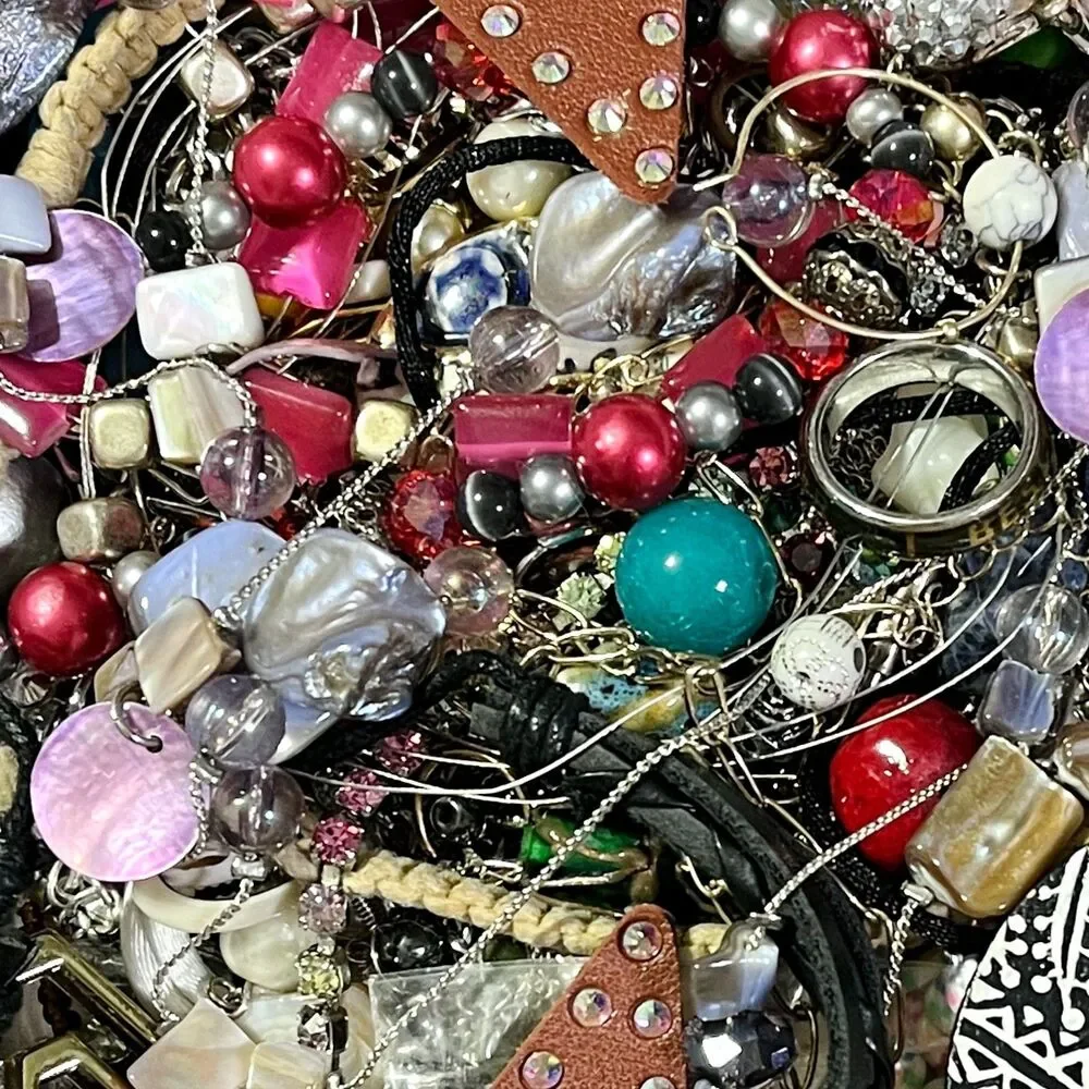 VTG - Now Repurpose Jewelry Rhinestone Beads Charms Harvest Materials Box 1#12.6